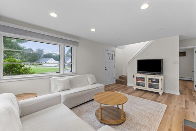 30 Bellridge Dr, Shrewsbury, MA 01545
