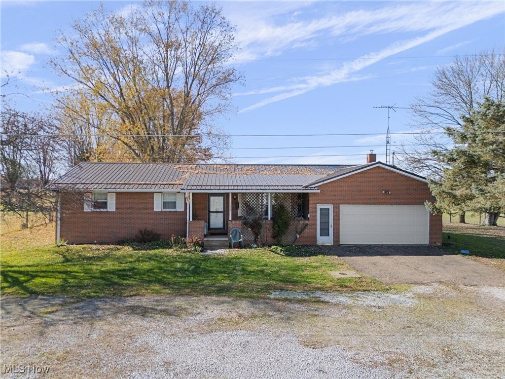 10519 Poorman Street SW, Navarre, OH 44662