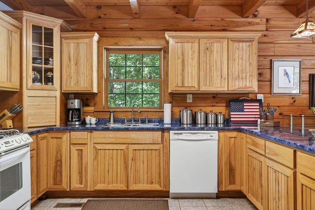 110 Baymont Dr, Lancaster, TN 38569