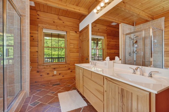 110 Baymont Dr, Lancaster, TN 38569