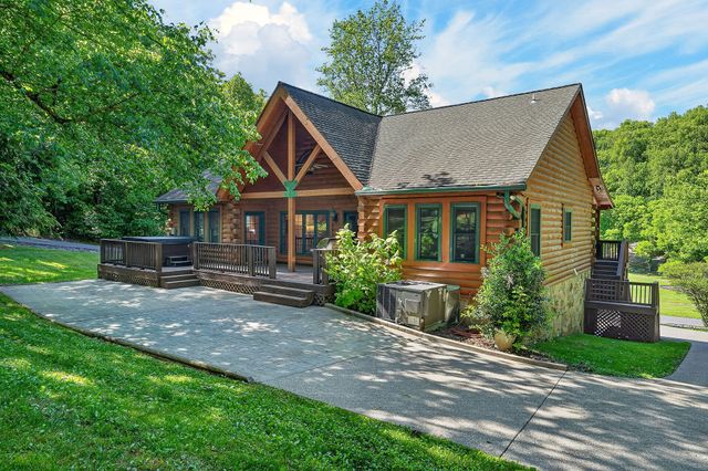 110 Baymont Dr, Lancaster, TN 38569
