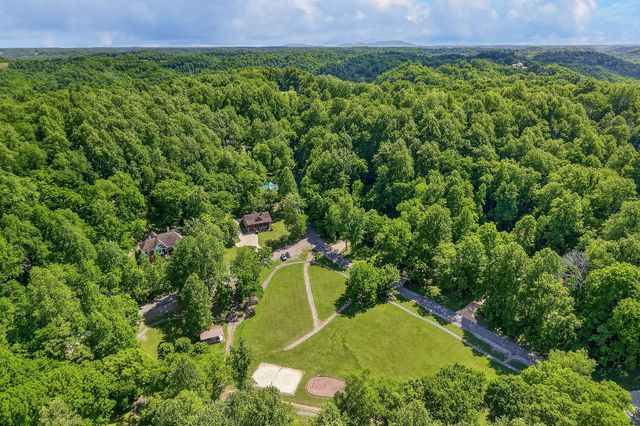 110 Baymont Dr, Lancaster, TN 38569