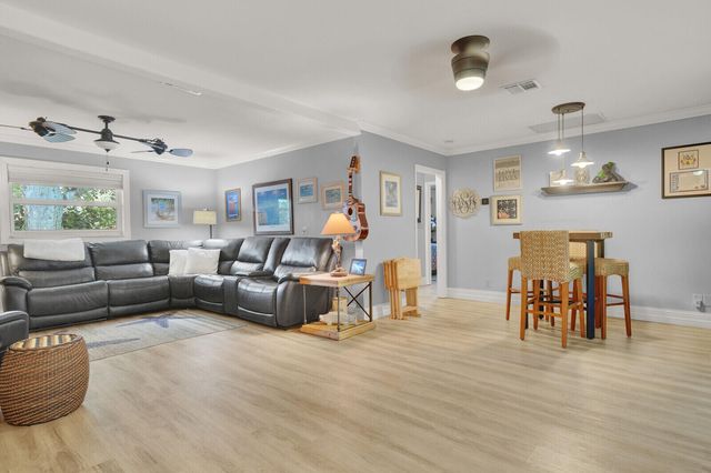10015 DAISY Avenue, Palm Beach Gardens, FL 33410