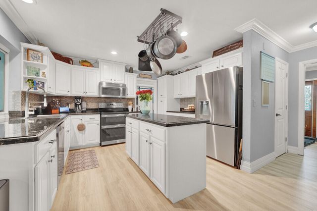 10015 DAISY Avenue, Palm Beach Gardens, FL 33410