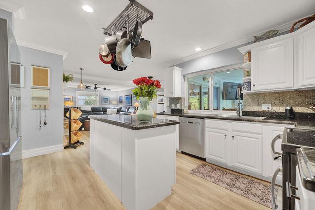 10015 DAISY Avenue, Palm Beach Gardens, FL 33410