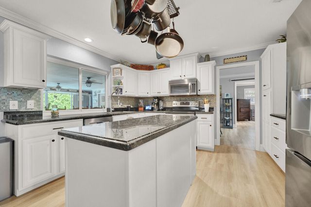 10015 DAISY Avenue, Palm Beach Gardens, FL 33410