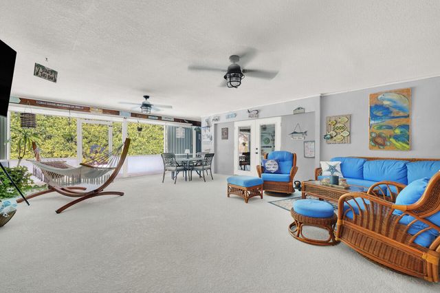 10015 DAISY Avenue, Palm Beach Gardens, FL 33410
