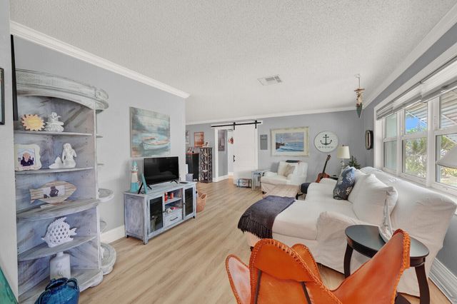 10015 DAISY Avenue, Palm Beach Gardens, FL 33410