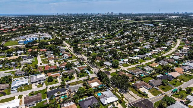 10015 DAISY Avenue, Palm Beach Gardens, FL 33410