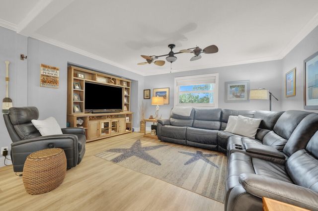 10015 DAISY Avenue, Palm Beach Gardens, FL 33410