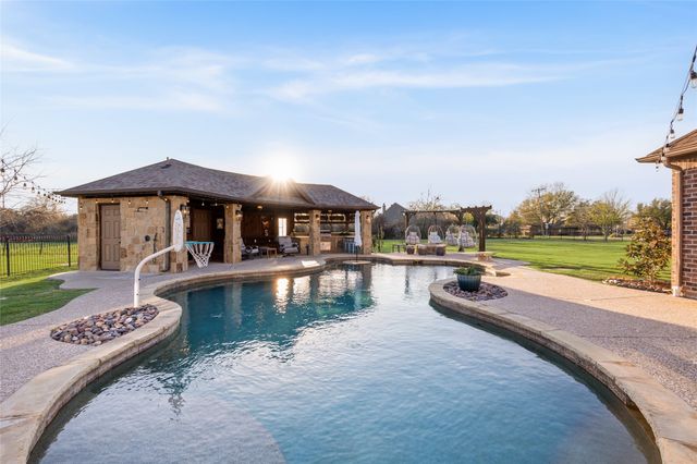 228 Crystal Court, Heath, TX 75032