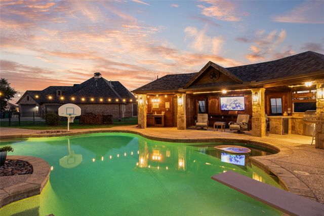 228 Crystal Court, Heath, TX 75032