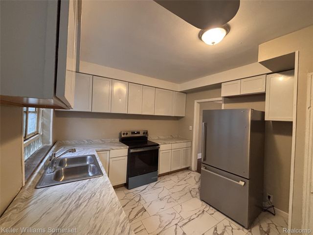 17606 Roselawn Street, Detroit, MI 48221