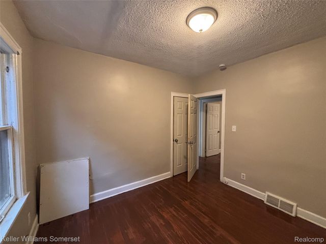 17606 Roselawn Street, Detroit, MI 48221