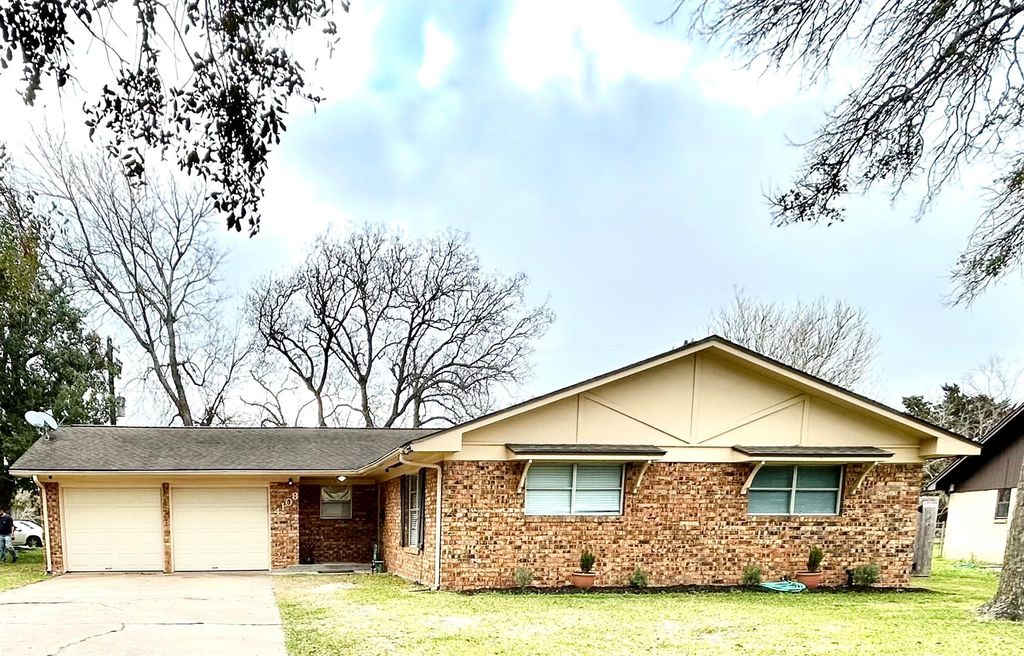 4108 Crescent Drive, Bay City, TX 77414