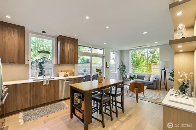 809 NE 90th Street, Seattle, WA 98115