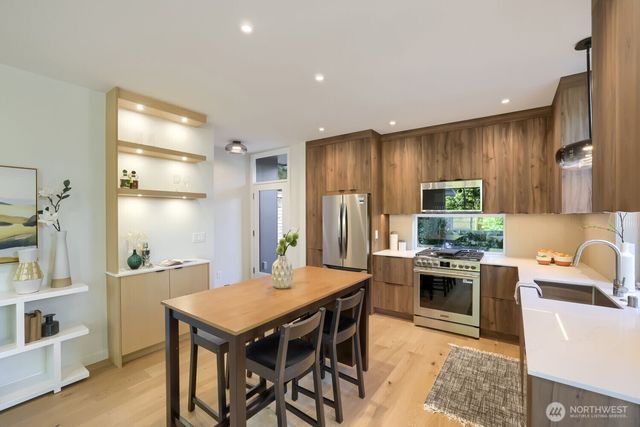 809 NE 90th Street, Seattle, WA 98115