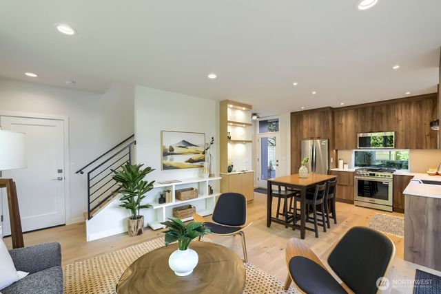 809 NE 90th Street, Seattle, WA 98115