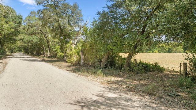 1268 Stokes Road, Fayetteville, TX 78950