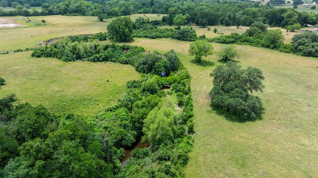 1268 Stokes Road, Fayetteville, TX 78950