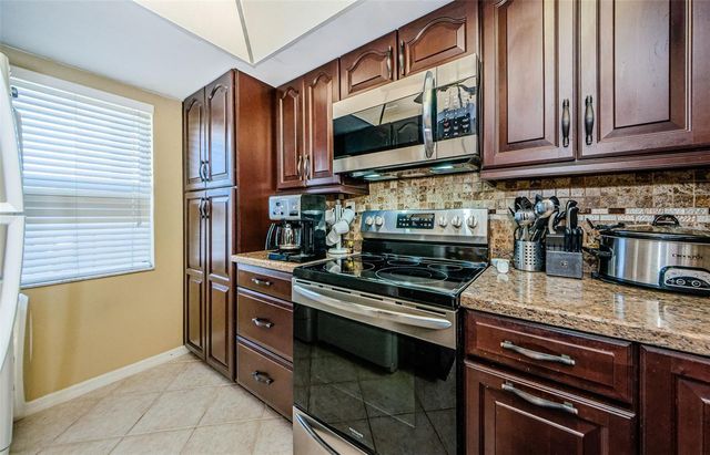 90 S HIGHLAND AVENUE 214, Tarpon Springs, FL 34689