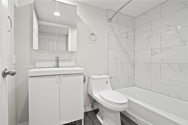 7 Flores 25, Irvine, CA 92612