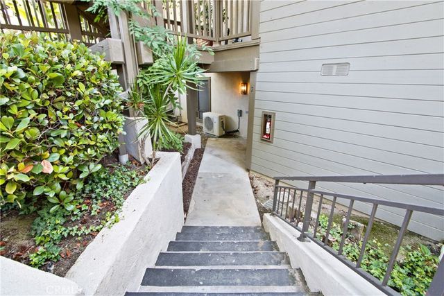 7 Flores 25, Irvine, CA 92612