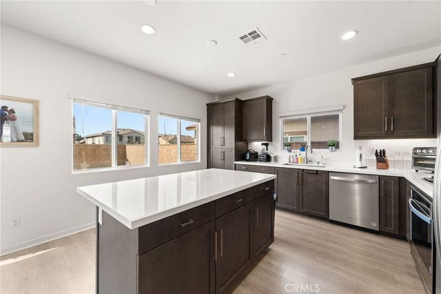 15623 Kings Peak Drive, Fontana, CA 92336