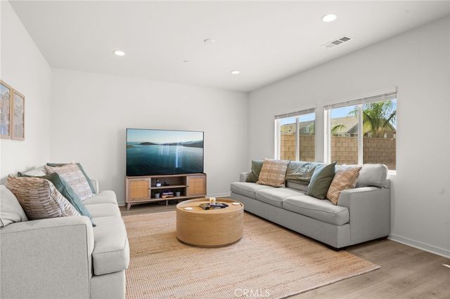 15623 Kings Peak Drive, Fontana, CA 92336