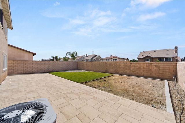 15623 Kings Peak Drive, Fontana, CA 92336