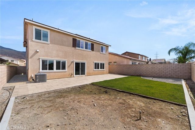 15623 Kings Peak Drive, Fontana, CA 92336