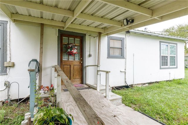 304 E RICHARD GARCIA St, Driscoll, TX 78351
