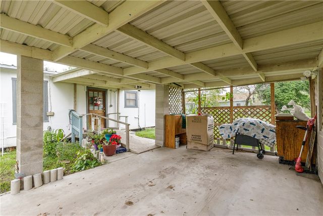 304 E RICHARD GARCIA St, Driscoll, TX 78351