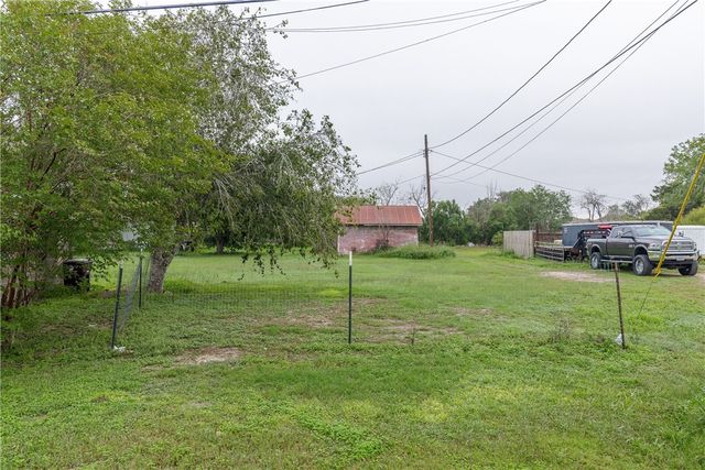 304 E RICHARD GARCIA St, Driscoll, TX 78351