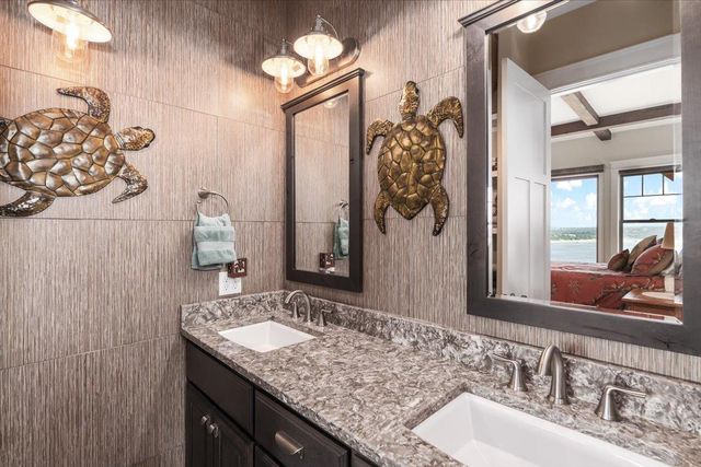 1604 Watercliffe DR, Lago Vista, TX 78645