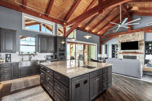 1604 Watercliffe DR, Lago Vista, TX 78645