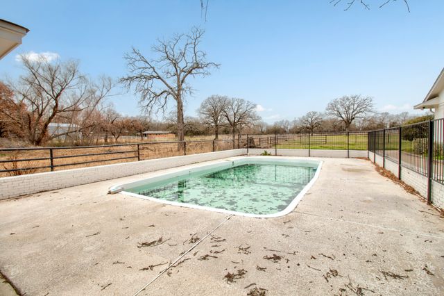 3700 Moseley Road, Cross Roads, TX 76227