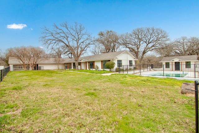 3700 Moseley Road, Cross Roads, TX 76227