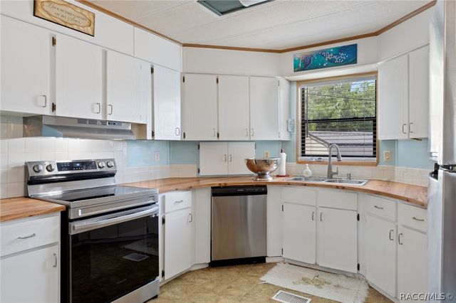 10267 W Hadley Court, Homosassa, FL 34448