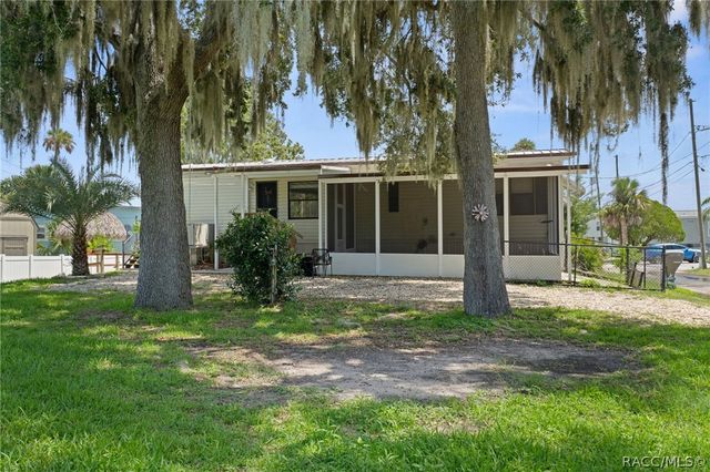 10267 W Hadley Court, Homosassa, FL 34448