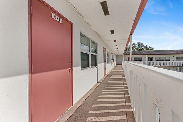 71 Fanshaw B, Boca Raton, FL 33434