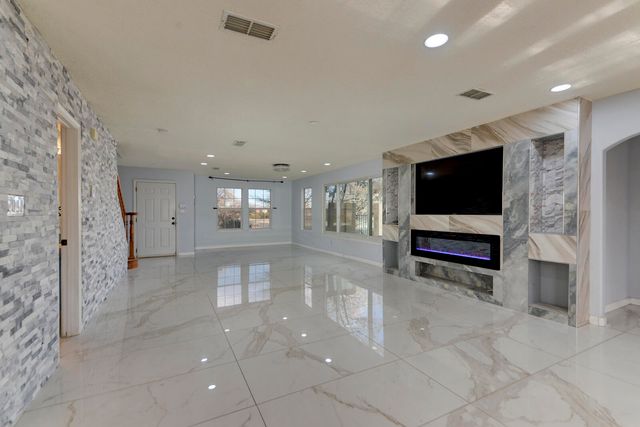 7000 Lorete Road NW, Albuquerque, NM 87114