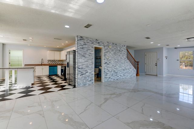 7000 Lorete Road NW, Albuquerque, NM 87114