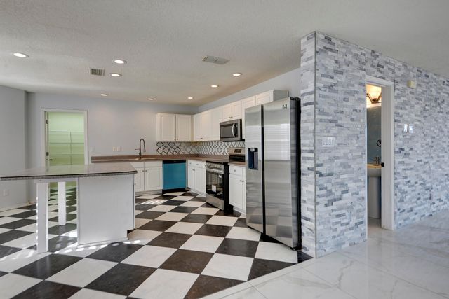 7000 Lorete Road NW, Albuquerque, NM 87114