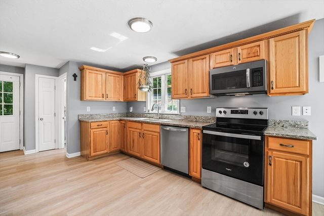 137 Lake Ave, Wareham, MA 02538