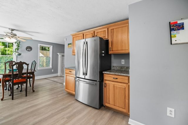 137 Lake Ave, Wareham, MA 02538
