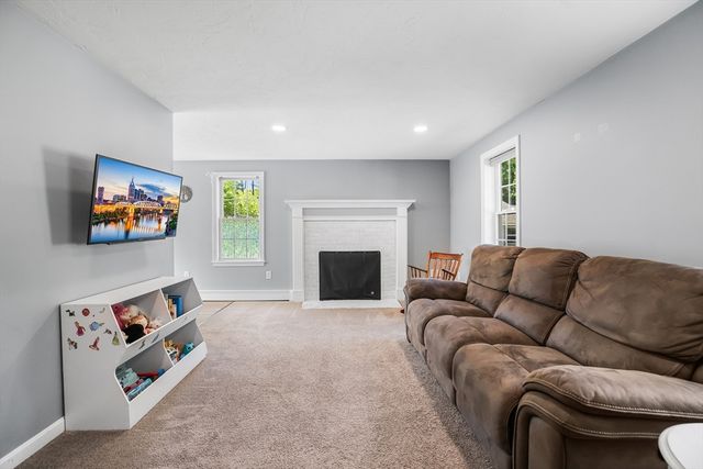 137 Lake Ave, Wareham, MA 02538