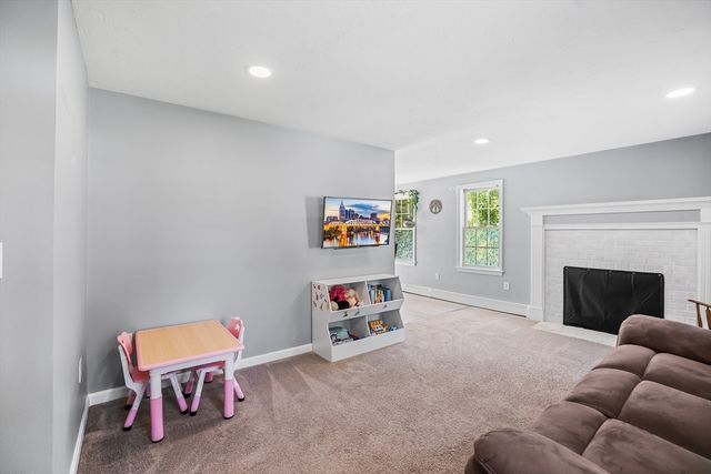 137 Lake Ave, Wareham, MA 02538
