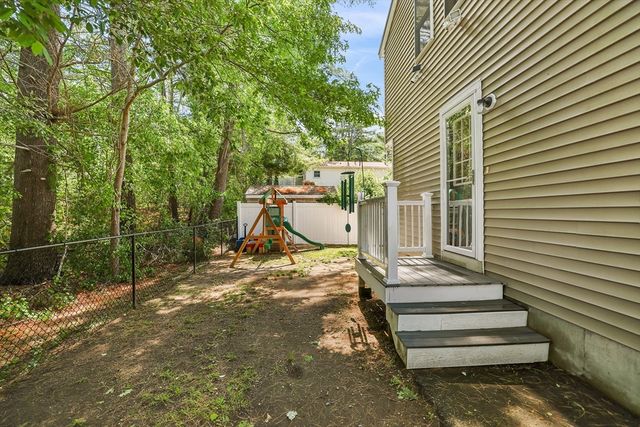 137 Lake Ave, Wareham, MA 02538