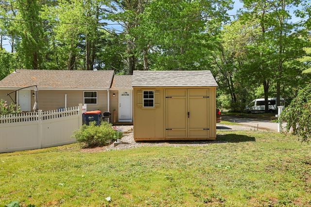 137 Lake Ave, Wareham, MA 02538